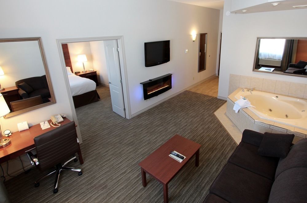 Holiday Inn Express Hotel & Suites 1000 Islands - Gananoque By Ihg Eksteriør billede