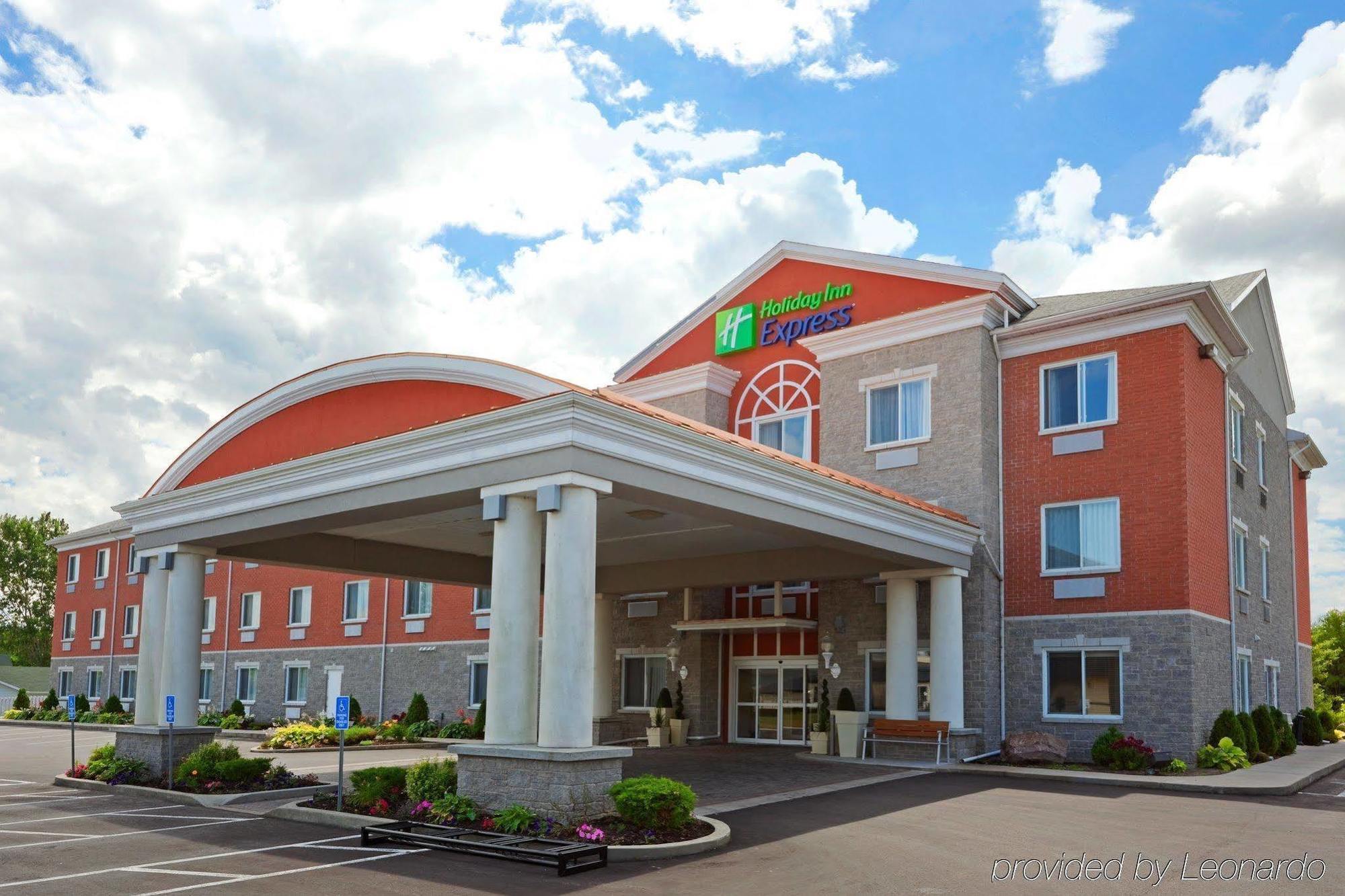 Holiday Inn Express Hotel & Suites 1000 Islands - Gananoque By Ihg Eksteriør billede